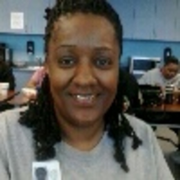 Profile Picture of Blondell Boozer (@llednolb) on Poshmark