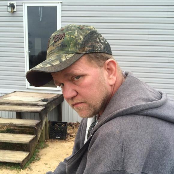 Profile Picture of Robbie Boyd (@robbieboyd68) on Poshmark