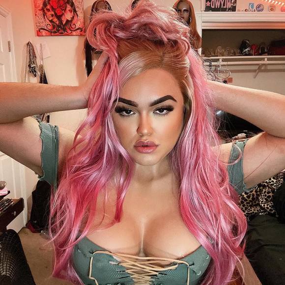 Profile Picture of Alex Zambrano (@bettierocket) on Poshmark