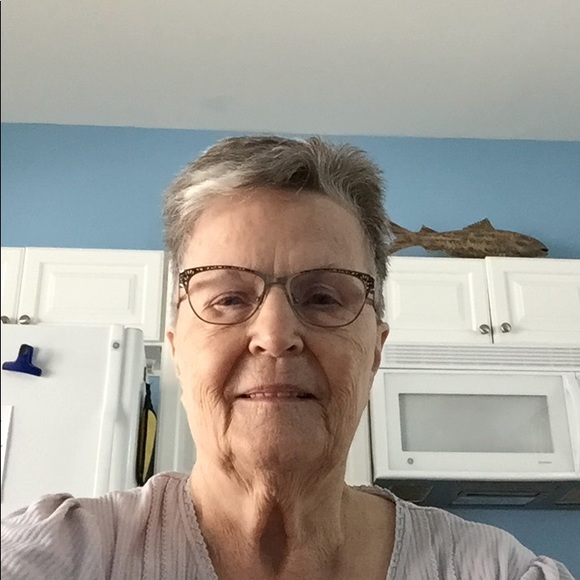 Profile Picture of Nancy Karolides (@nancykarol) on Poshmark