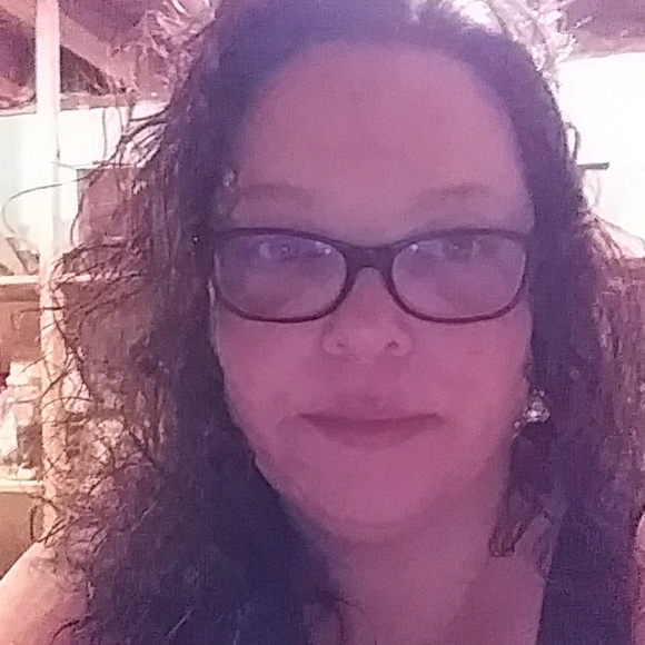Profile Picture of Aimee Peterson (@joepsgrl) on Poshmark