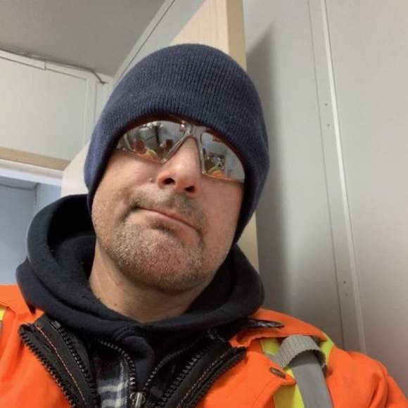 Profile Picture of Wesley Paradowski (@stresly) on Poshmark