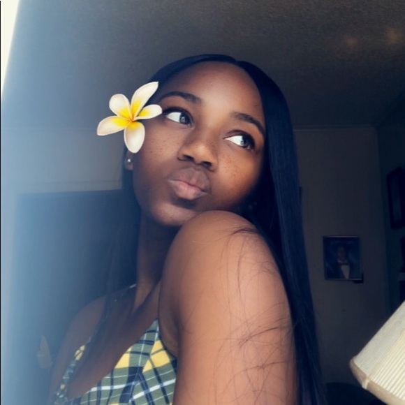Profile Picture of Paige Thornton (@thorntonpaige30) on Poshmark