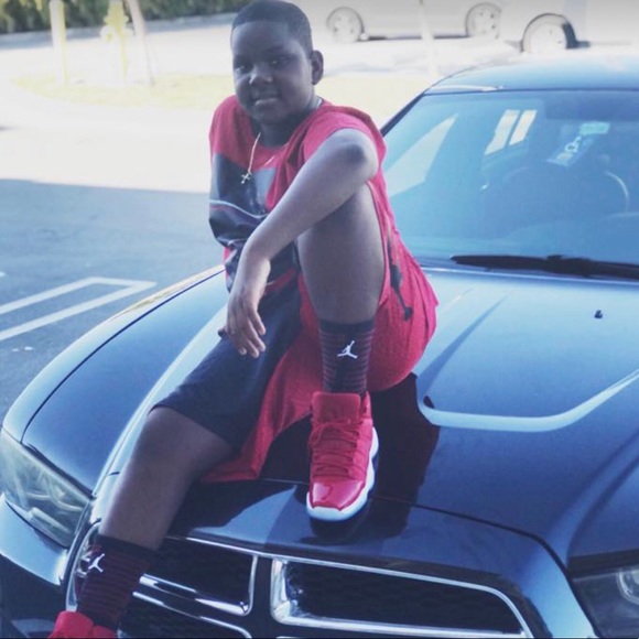 Profile Picture of Lavalased Edwards (@lavalas30) on Poshmark