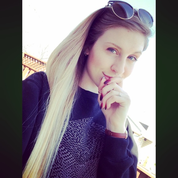 Profile Picture of Devon Dischbein (@devondisch) on Poshmark