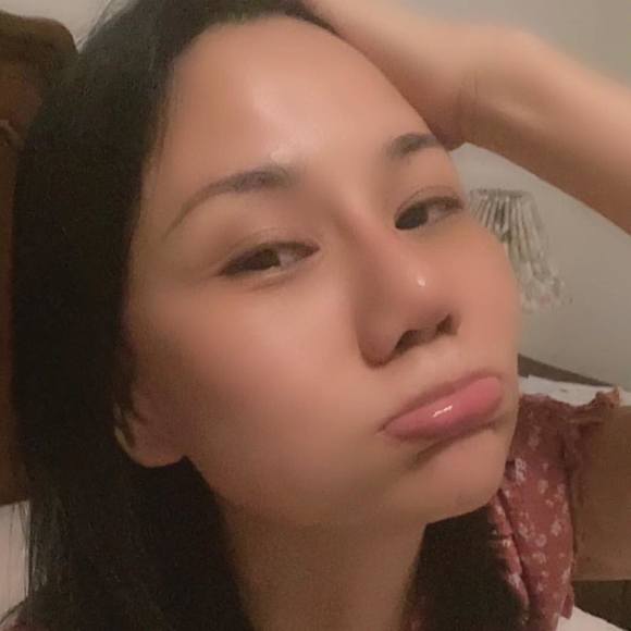 Profile Picture of Hongxia Mao (@qq32611190) on Poshmark