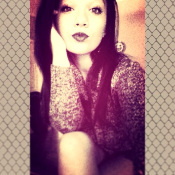 Profile Picture of Chloe Ewing (@chloe852) on Poshmark