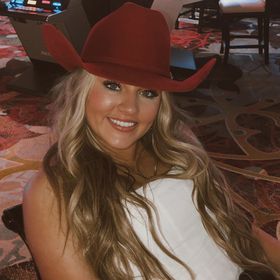 Profile Picture of Deveny Davidson (@devenydavidson) on Pinterest