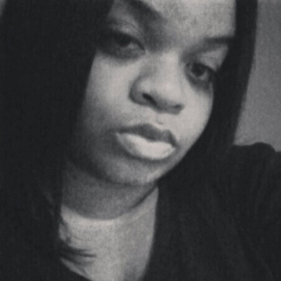 Profile Picture of Cherena Jones (@cherenaa_) on Poshmark