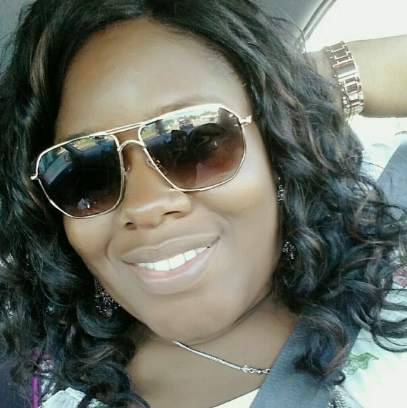 Profile Picture of Sherrell Williams (@sunshine_peach) on Poshmark