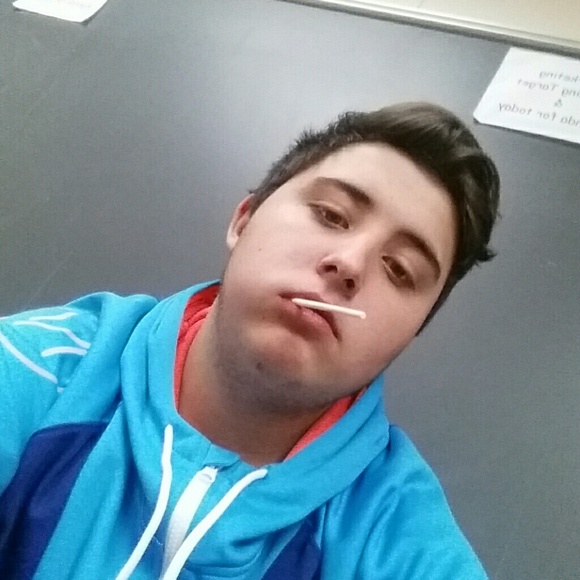 Profile Picture of Cameron Goode (@camerongoode99) on Poshmark