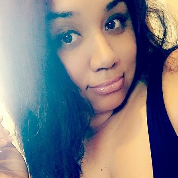 Profile Picture of Roxy Rodriguez (@rosar426) on Poshmark