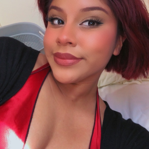 Profile Picture of Janet Gonzalez (@janetboutique) on Poshmark