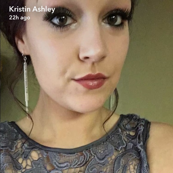 Profile Picture of Kristin Moe (@kristinashleyyy) on Poshmark