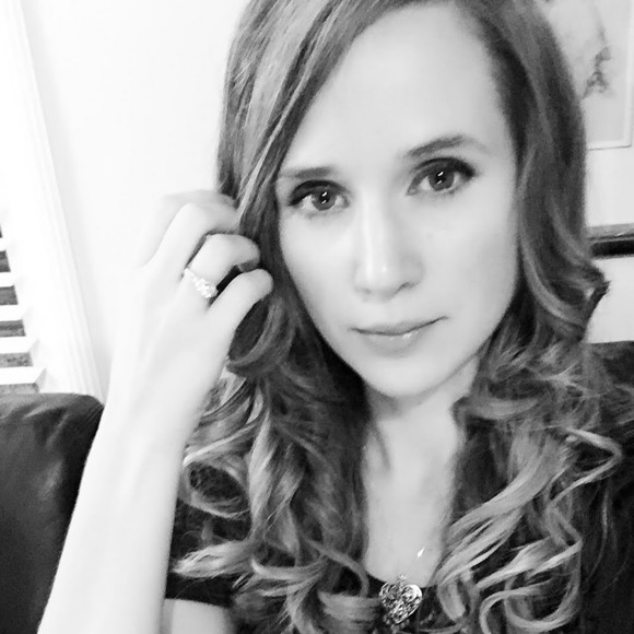 Tascha Crossing - Poshmark Profile Picture of Tascha Crossing (@taschac) on Poshmark