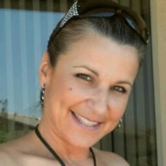 Profile Picture of Christine Pirone (@cpirone) on Poshmark