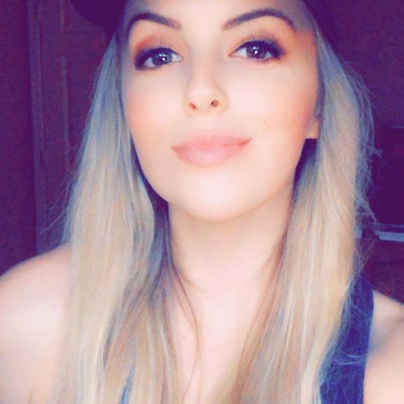 Profile Picture of Kayla Toney (@kaylaashlyn04) on Poshmark