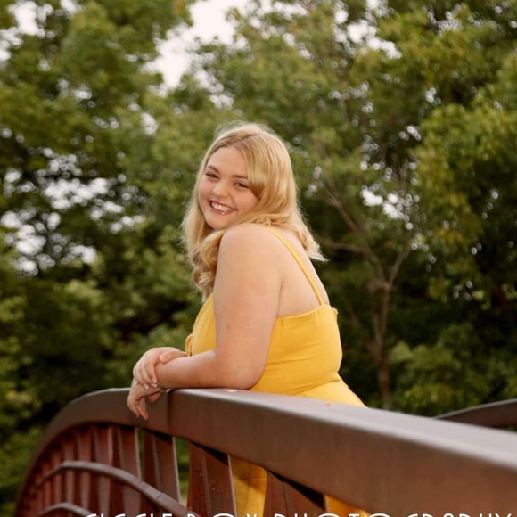 Profile Picture of Stella Gestl (@stellagestl) on Poshmark