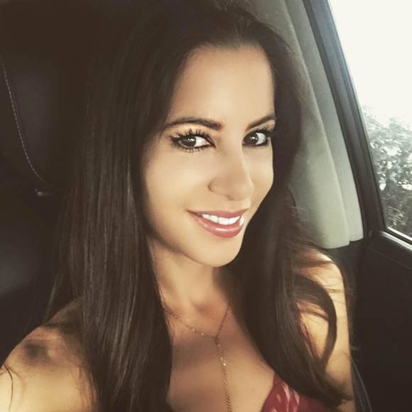 Profile Picture of Kaycee Keller (@kayceekeller1) on Poshmark