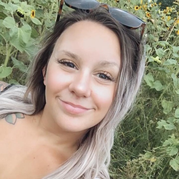 Profile Picture of Samantha Tremblett (@s_tremblett) on Poshmark