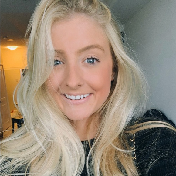 Profile Picture of Cassandra Page (@cassandrapage1) on Poshmark