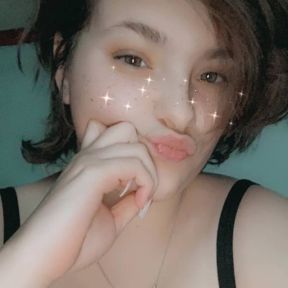 Profile Picture of Alexis Howland (@alexishowlan857) on Poshmark