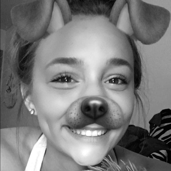 Profile Picture of Mckenzie Hayslett (@kenzieee_2000) on Poshmark