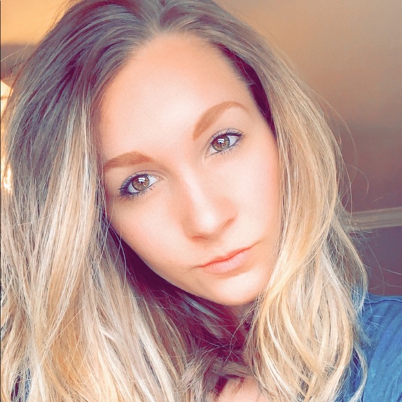 Caroline Mennella - Poshmark Profile Picture of Caroline Mennella (@cmennella) on Poshmark