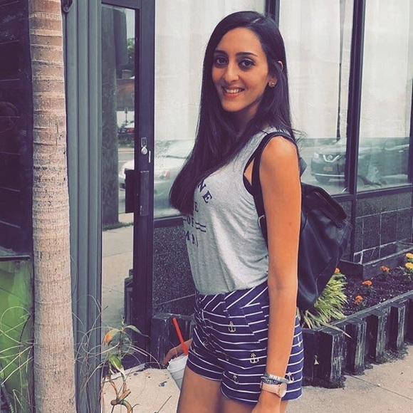 Profile Picture of Evie Billiris (@brooklyngirl91) on Poshmark