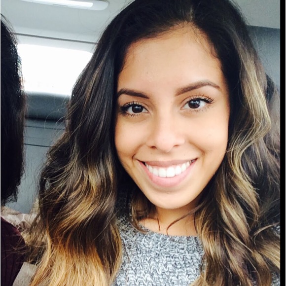 Profile Picture of Daniela Carvajal (@danielacarva654) on Poshmark