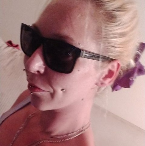 Profile Picture of Sammii sam Woodward (@lyv2ryd58) on Poshmark