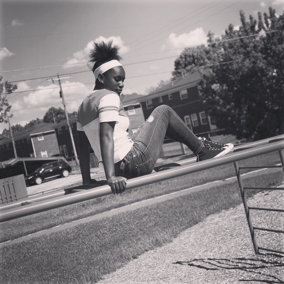 Profile Picture of Leah Bennett (@leahbennett432) on Poshmark