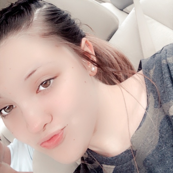 Profile Picture of Stevie Smith (@smithstevie653) on Poshmark