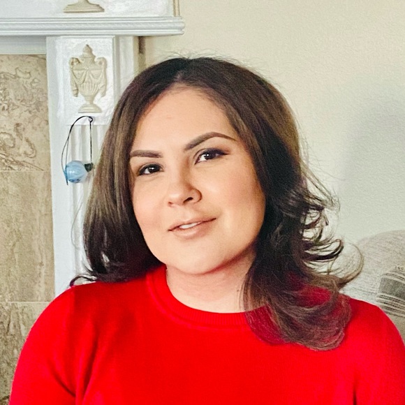 Profile Picture of Maria Barrientos (@mariabarrien02) on Poshmark