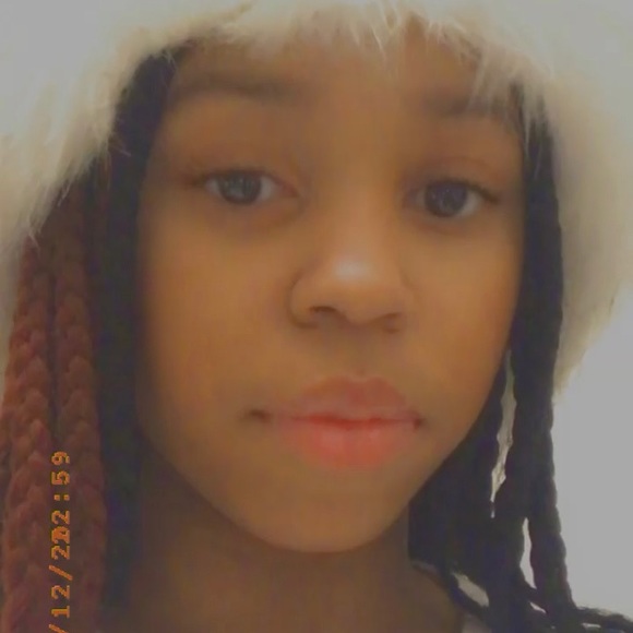 Profile Picture of Tianna Davis (@lynishia) on Poshmark