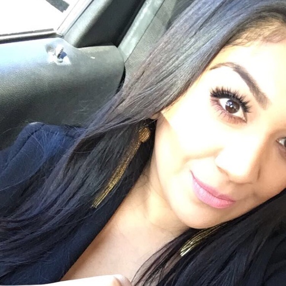 Profile Picture of Bianca Salgado (@bee1317) on Poshmark