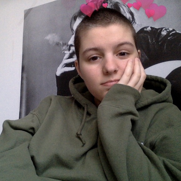 Jess Lomanto - Poshmark Profile Picture of Jess Lomanto (@jlomanto730) on Poshmark