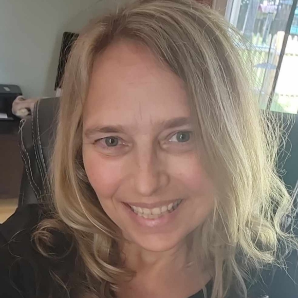 Profile Picture of Susan Morrissey (@suzangg19) on Poshmark