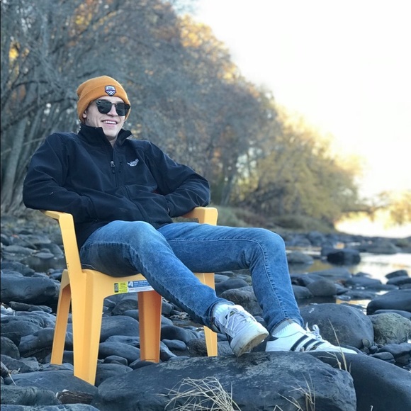Profile Picture of Kyle Wallingford (@wally284) on Poshmark