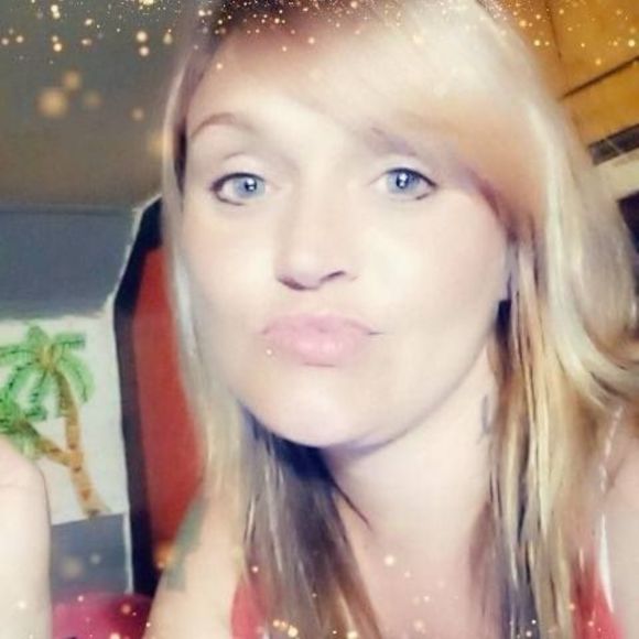 Lauralee Reall - Poshmark Profile Picture of Lauralee Reall (@lauraleereall) on Poshmark