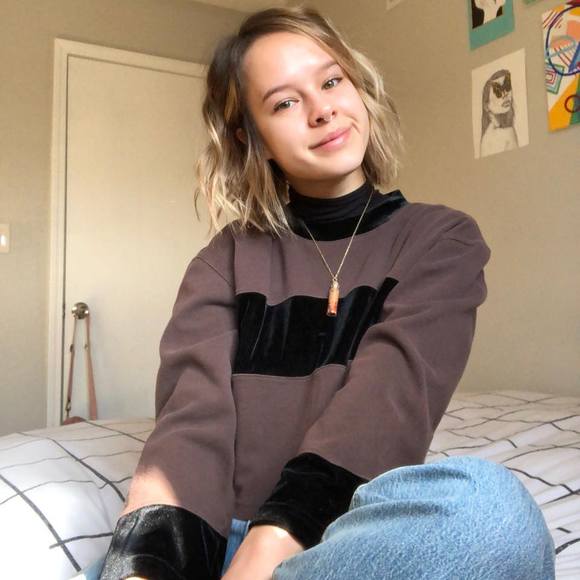 Profile Picture of Kelli Lubeski (@kelli_lubeski) on Poshmark