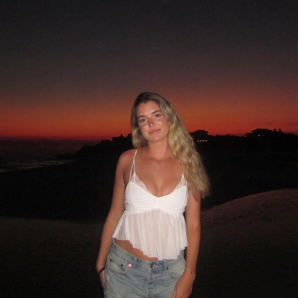 Profile Picture of Kendahl Urschler (@kursch77) on Poshmark