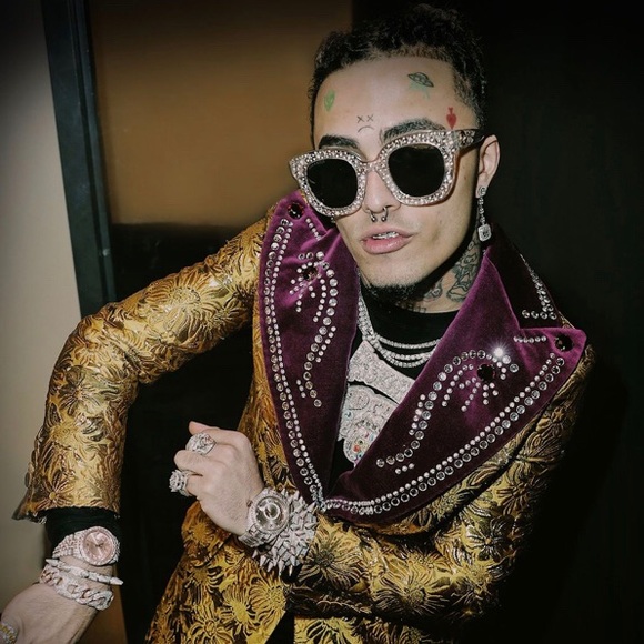 Profile Picture of Luke Anderson (@luke13811) on Poshmark