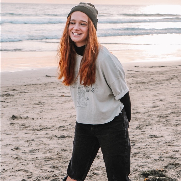 Profile Picture of Hannah Spiros (@hspiros) on Poshmark