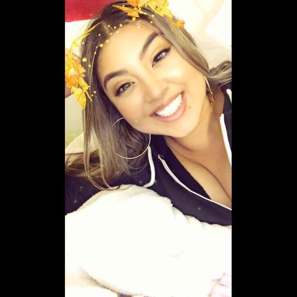 Profile Picture of Yesenia Campos (@naomii7) on Poshmark