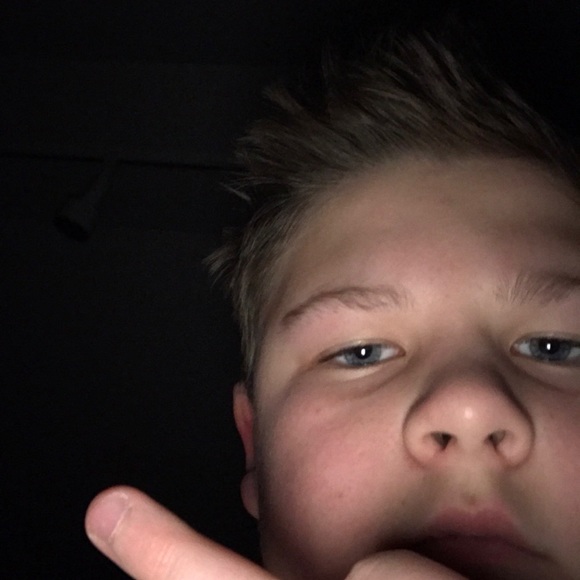 Profile Picture of Andrew Grushevskiy (@andrewgrushevsk) on Poshmark
