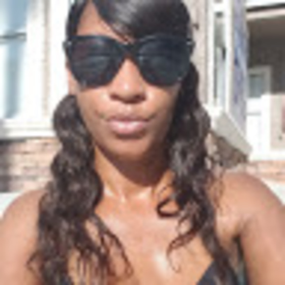 Clintonia Davis - Poshmark Profile Picture of Clintonia Davis (@clintoniadavis) on Poshmark