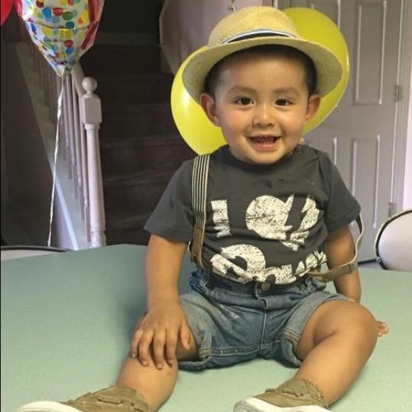 Profile Picture of Naito Hernandez (@pizzazz12) on Poshmark