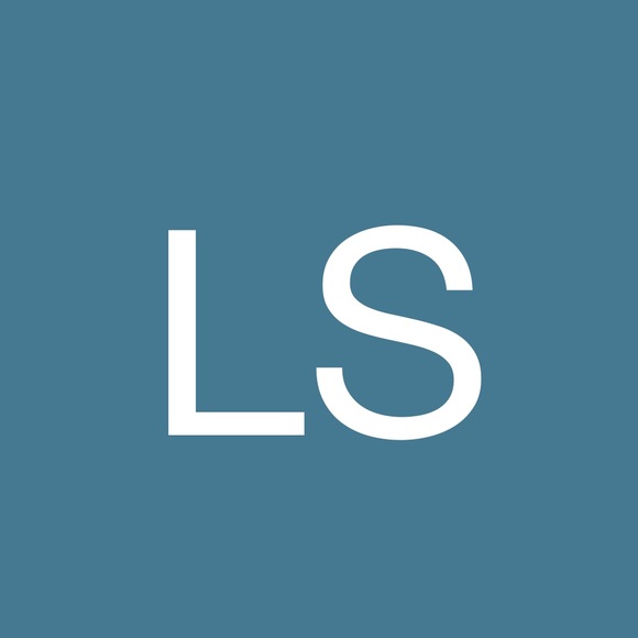 Profile Picture of Lisa Sharp (@lisasharp694) on Poshmark