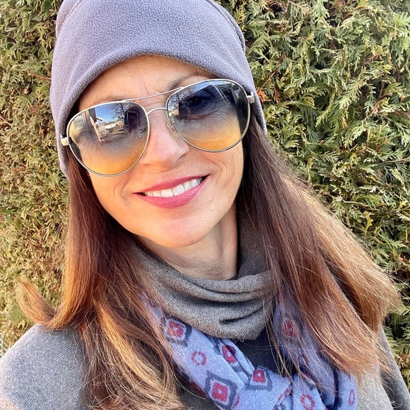 Profile Picture of Maria Crawford (@mariacrawford12) on Poshmark